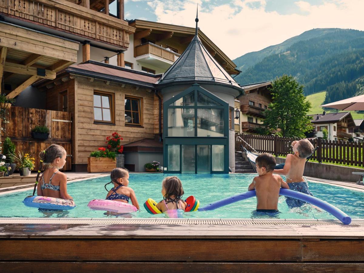 Hotel Hasenauer 4 Sterne Superior Saalbach-Hinterglemm Exterior photo